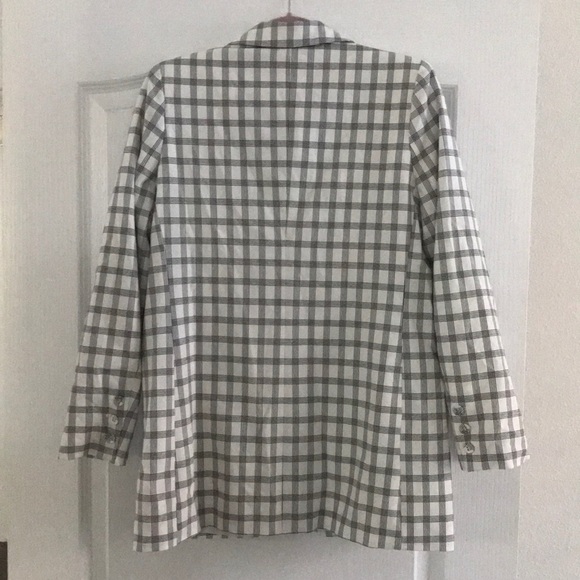 Danielle Bernstein WeWoreWhat Plaid Structured Oversized Blazer in White/Black - Picture 6 of 8